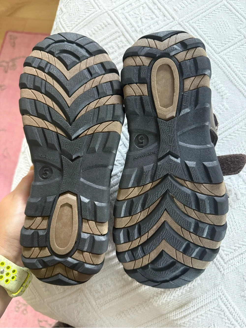 Harper Canyon brown leather fisherman sandals hook-and-loop closure strap